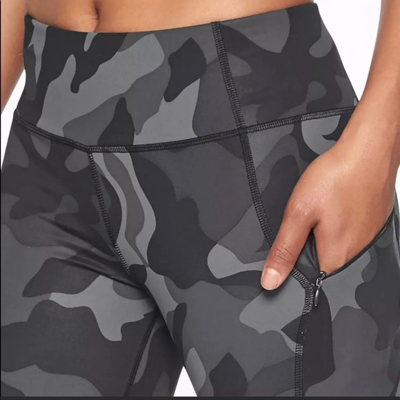 ATHLETA Camo Contender 7/8 Tight Leggings Gray Camouflage - Picture 5 of 7